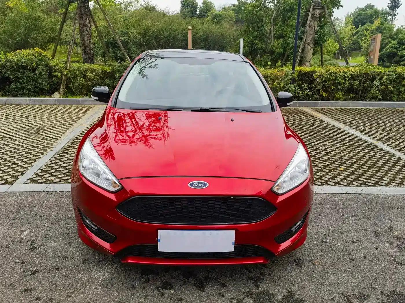 2017 Ford Focus Hatchback EcoBoost 180 Automatic Elite — миниатюра 2