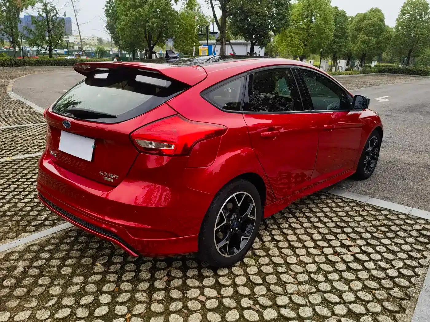 2017 Ford Focus Hatchback EcoBoost 180 Automatic Elite — миниатюра 12