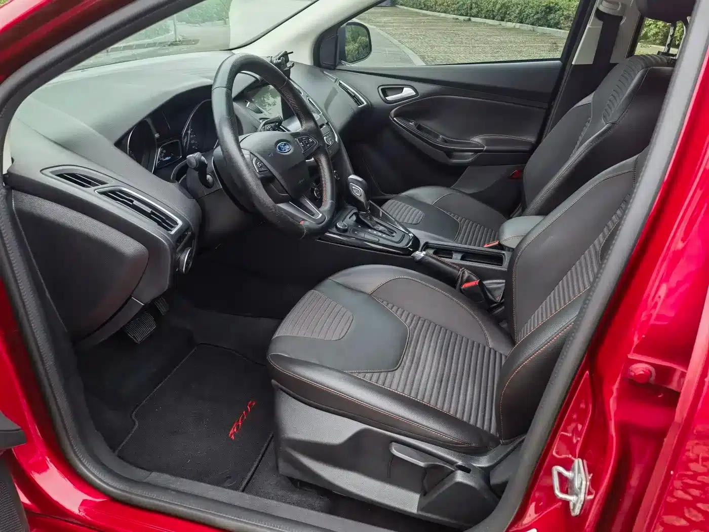 2017 Ford Focus Hatchback EcoBoost 180 Automatic Elite — миниатюра 4