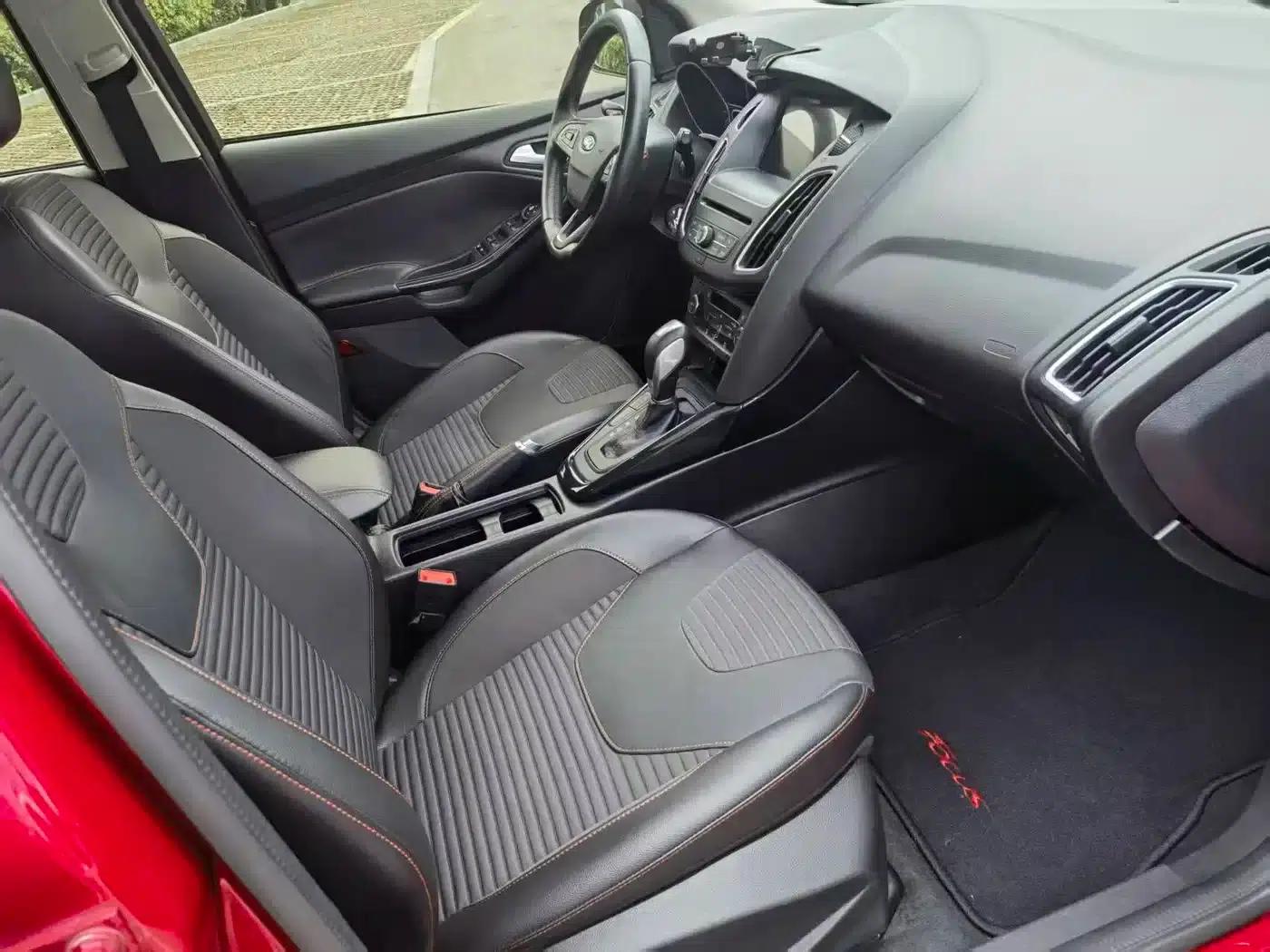 2017 Ford Focus Hatchback EcoBoost 180 Automatic Elite — миниатюра 8