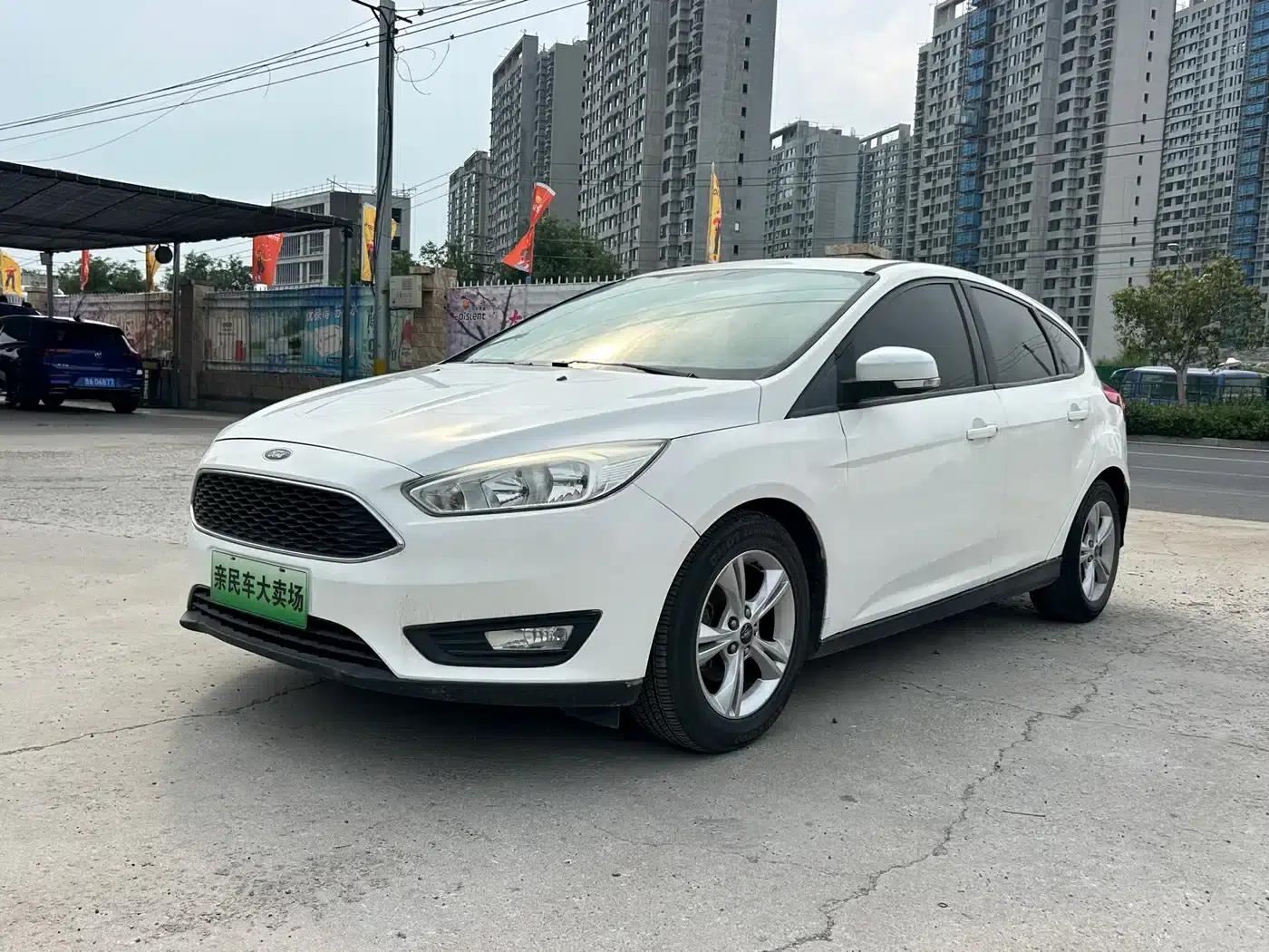 Ford Focus 2017 Hatchback 1.6L Automatic Comfort Smart Edition — миниатюра 1