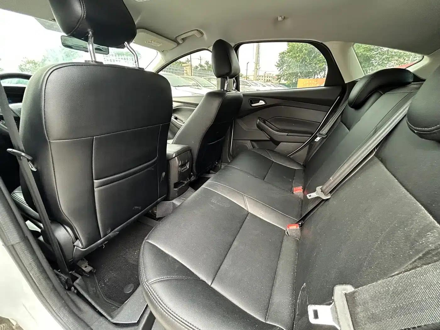Ford Focus 2017 Hatchback 1.6L Automatic Comfort Smart Edition — миниатюра 4