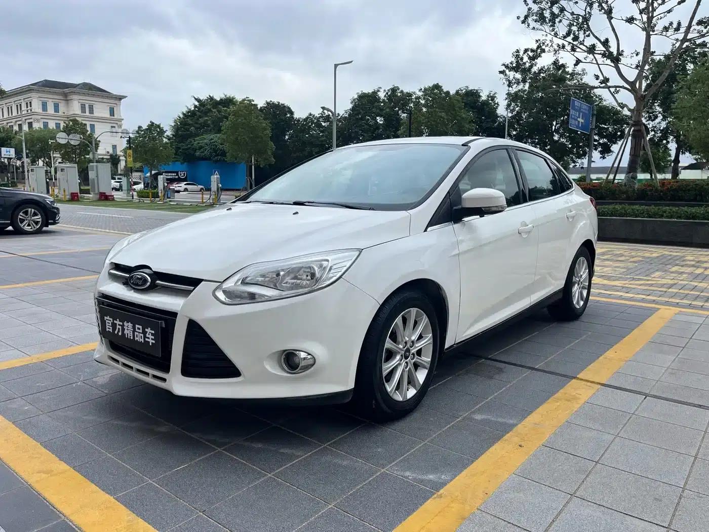 Ford Focus 2012 Sedan 1.6L Automatic Comfort — миниатюра 1