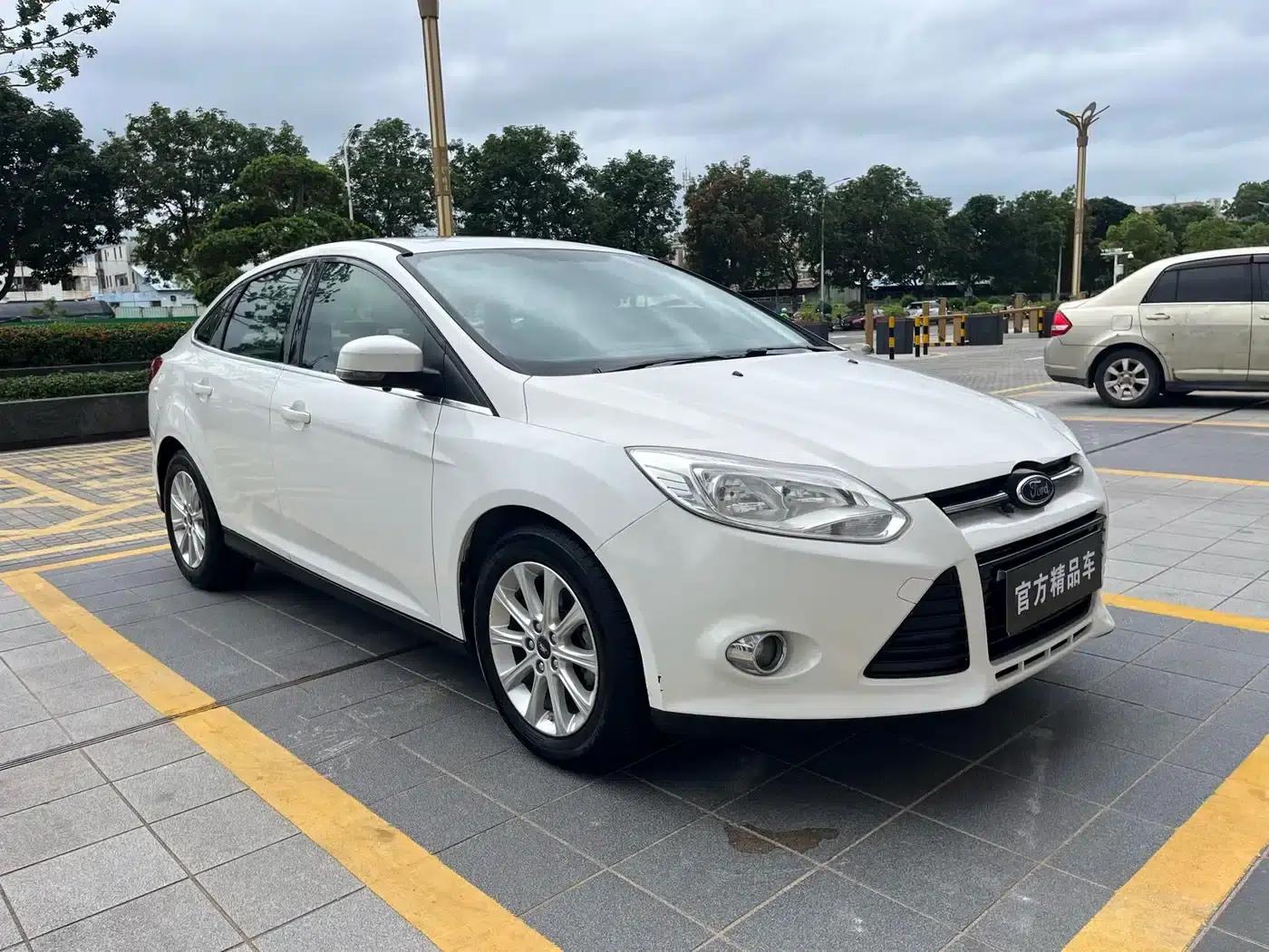 Ford Focus 2012 Sedan 1.6L Automatic Comfort — миниатюра 2