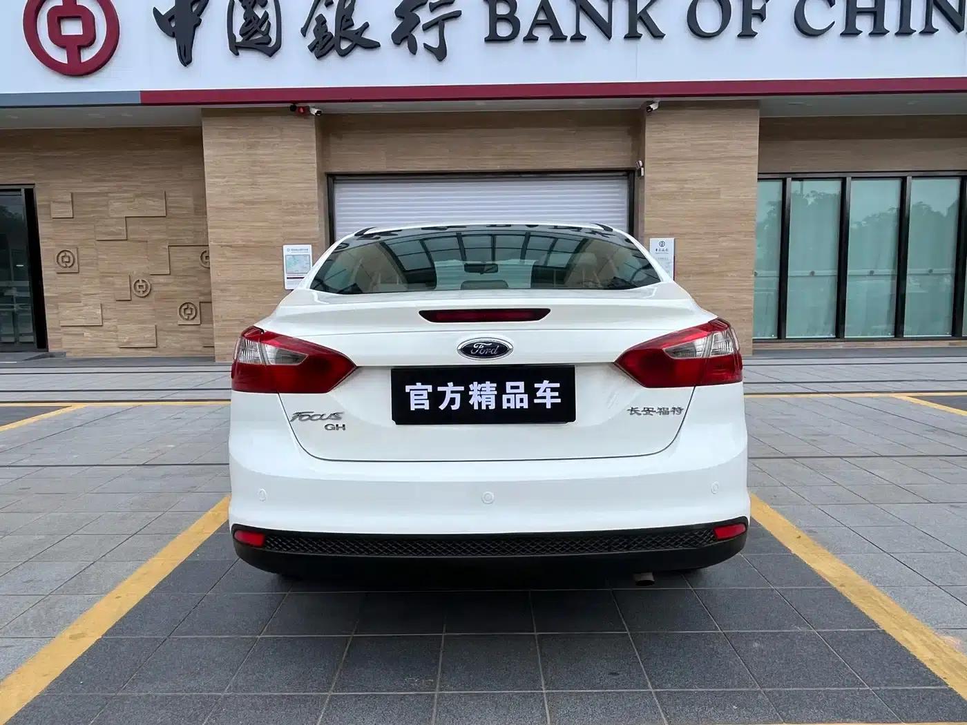Ford Focus 2012 Sedan 1.6L Automatic Comfort — миниатюра 6