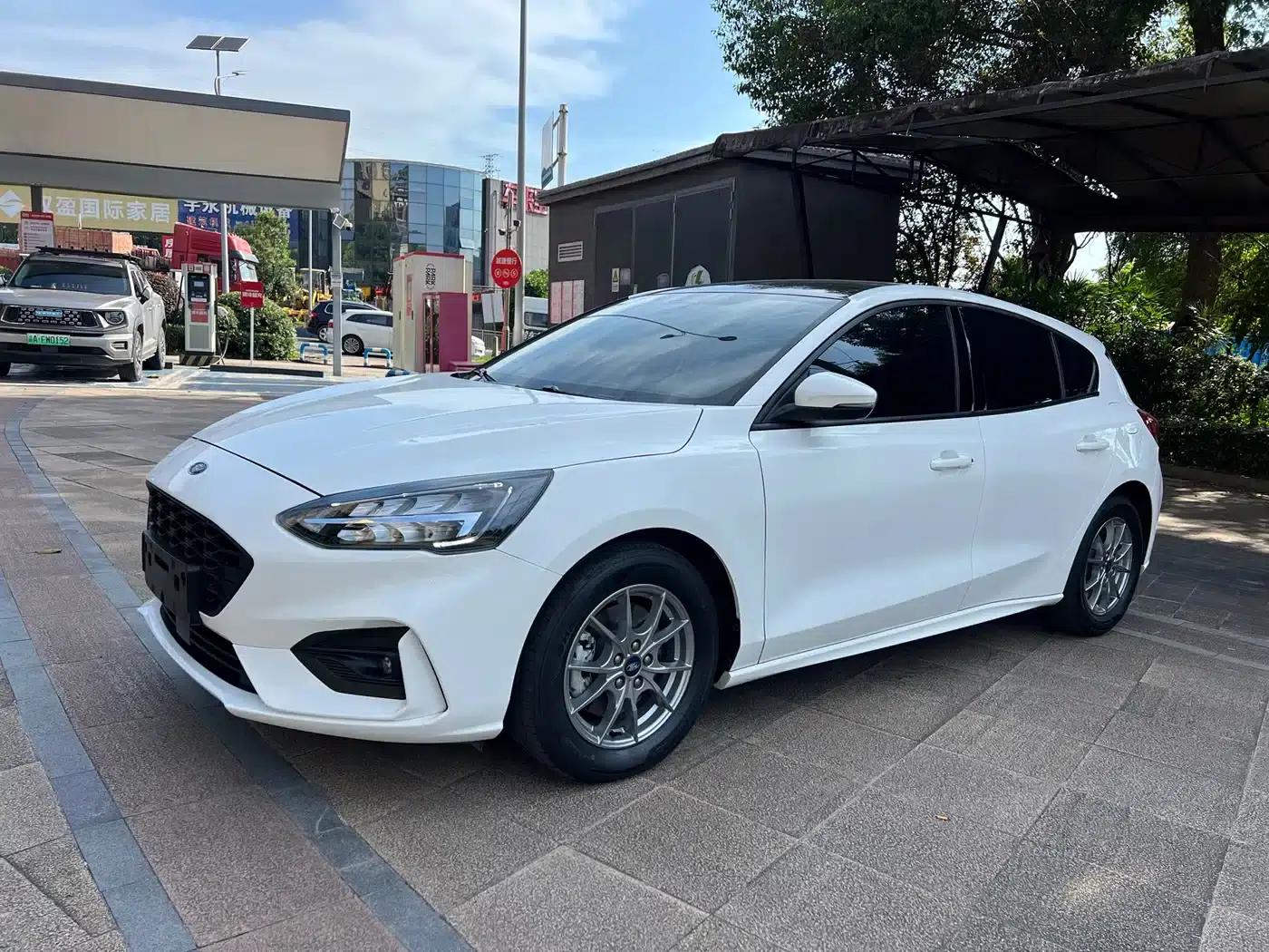 Ford Focus 2021 Hatchback EcoBoost 180 Automatic Trend Edition — миниатюра 2
