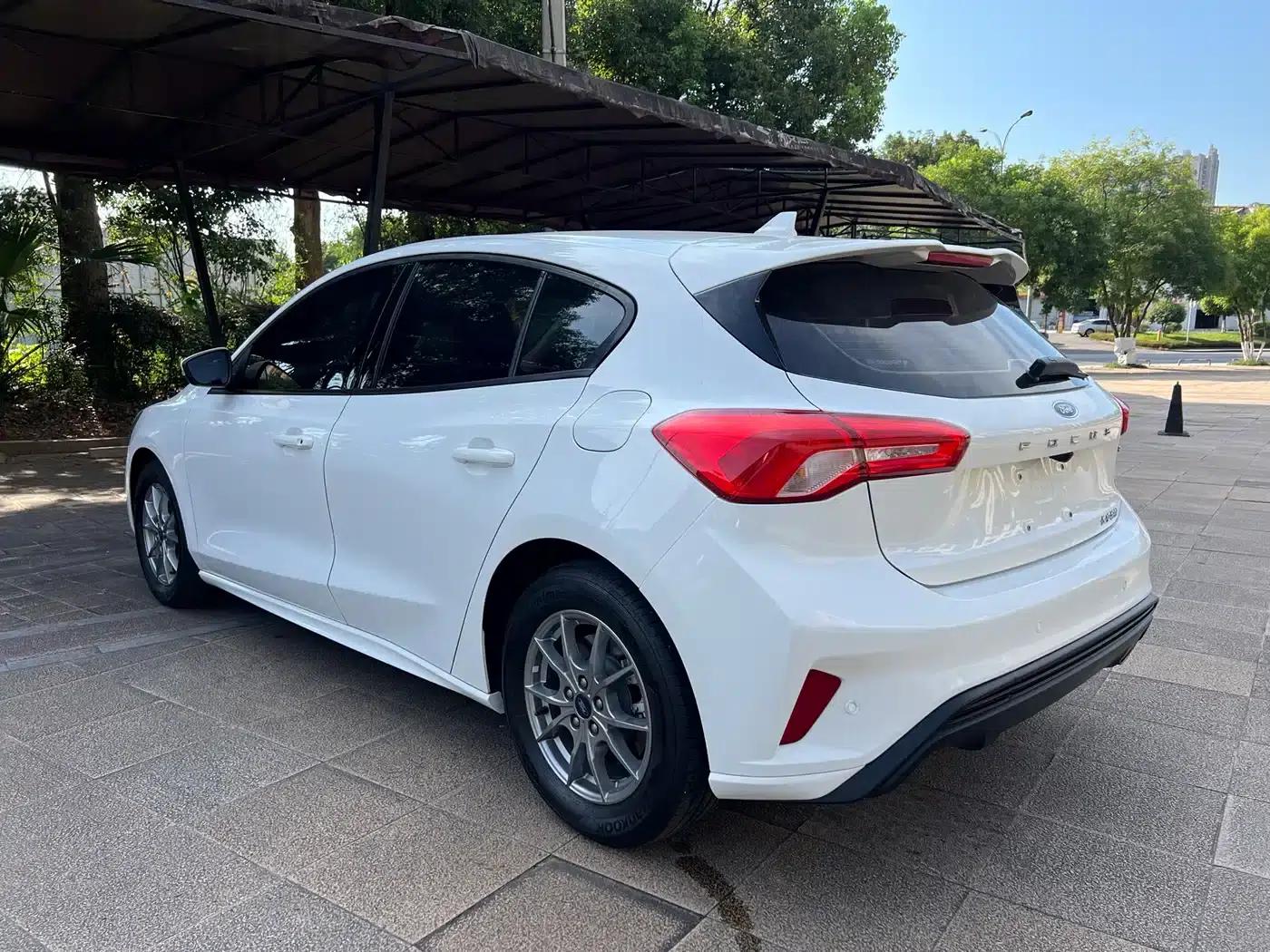 Ford Focus 2021 Hatchback EcoBoost 180 Automatic Trend Edition — миниатюра 4