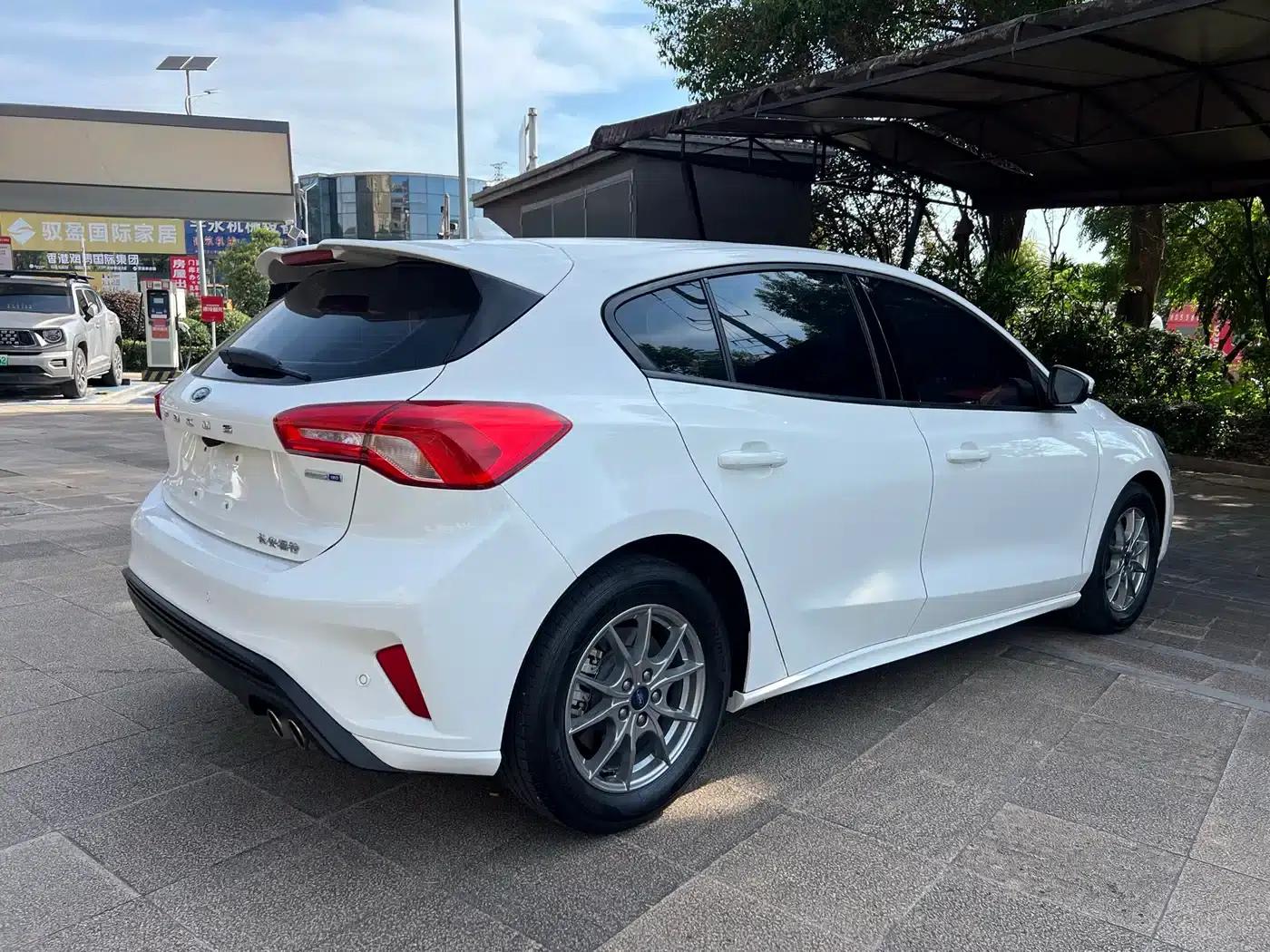 Ford Focus 2021 Hatchback EcoBoost 180 Automatic Trend Edition — миниатюра 5