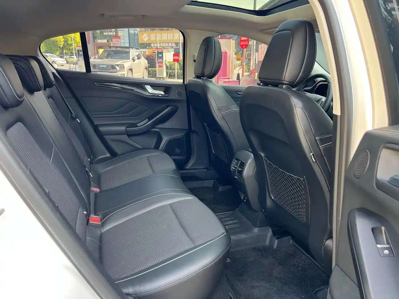 Ford Focus 2021 Hatchback EcoBoost 180 Automatic Trend Edition — миниатюра 10