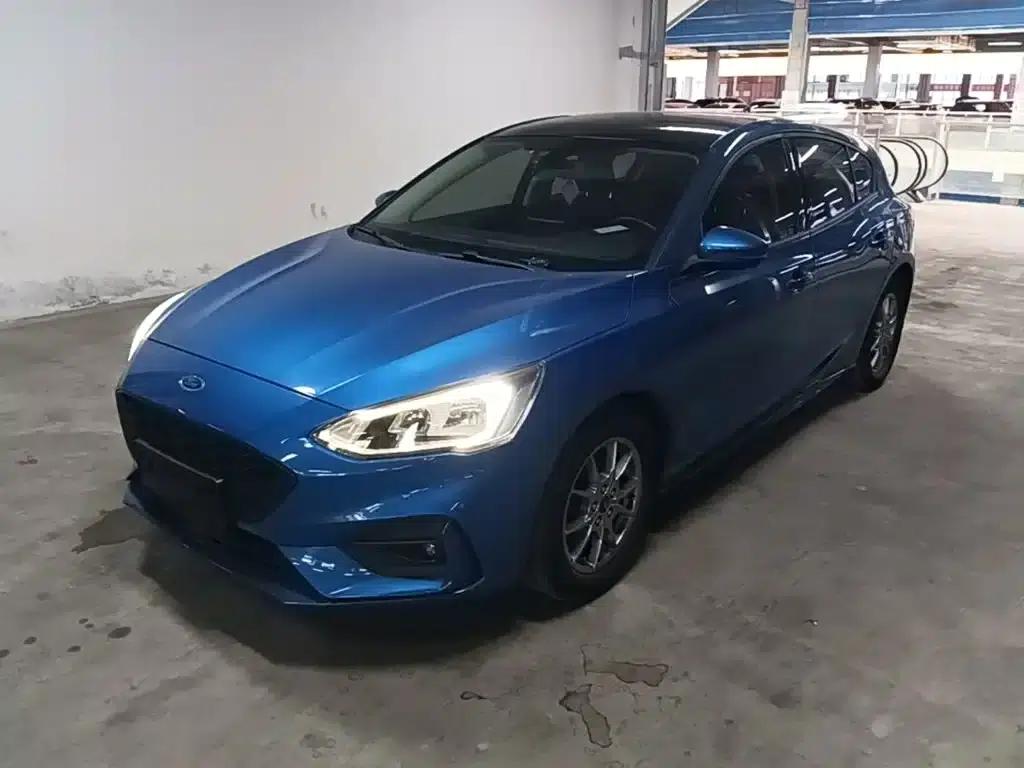 Ford Focus 2020 Hatchback EcoBoost 180 Automatic Trend Edition — миниатюра 2