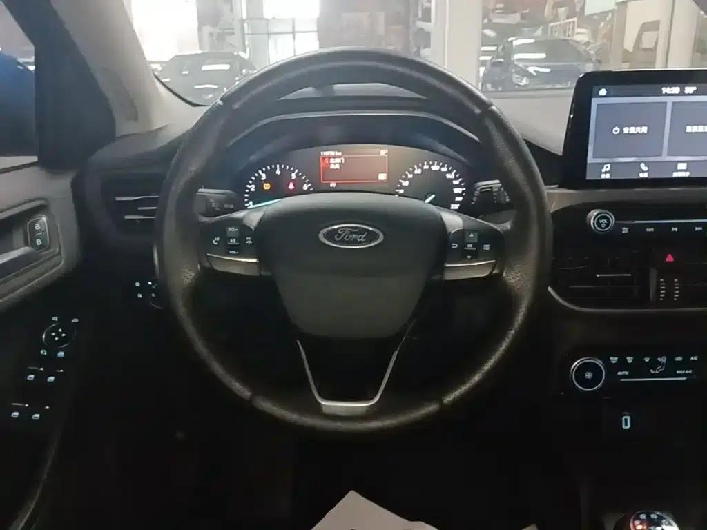 Ford Focus 2020 Hatchback EcoBoost 180 Automatic Trend Edition — миниатюра 11