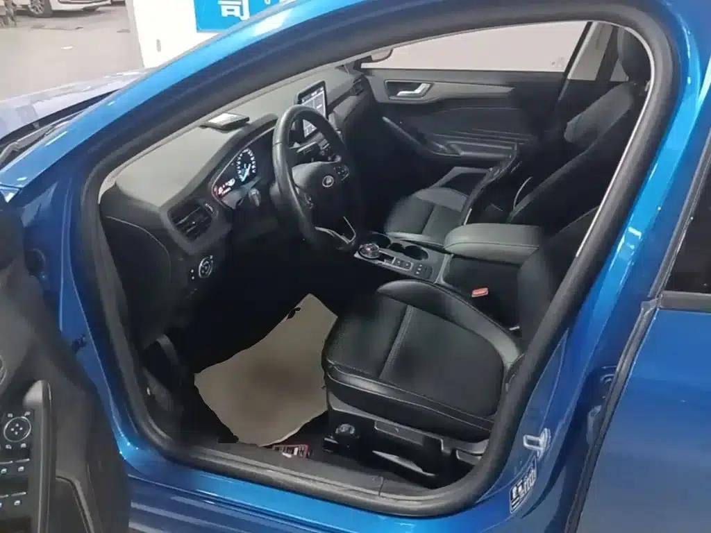 Ford Focus 2020 Hatchback EcoBoost 180 Automatic Trend Edition — миниатюра 16