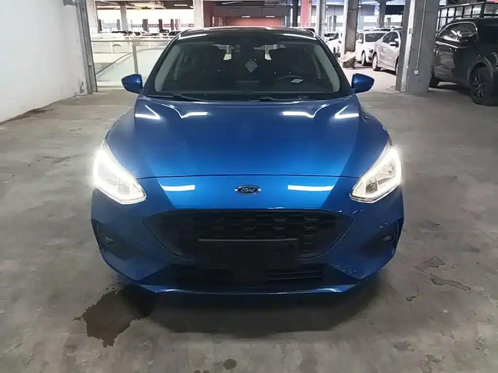 Ford Focus 2020 Hatchback EcoBoost 180 Automatic Trend Edition — миниатюра 3