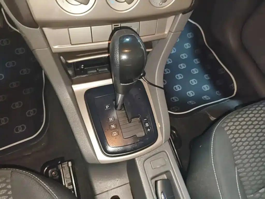 Ford Focus 2013 Hatchback Classic 1.8L Automatic Basic Model — миниатюра 14