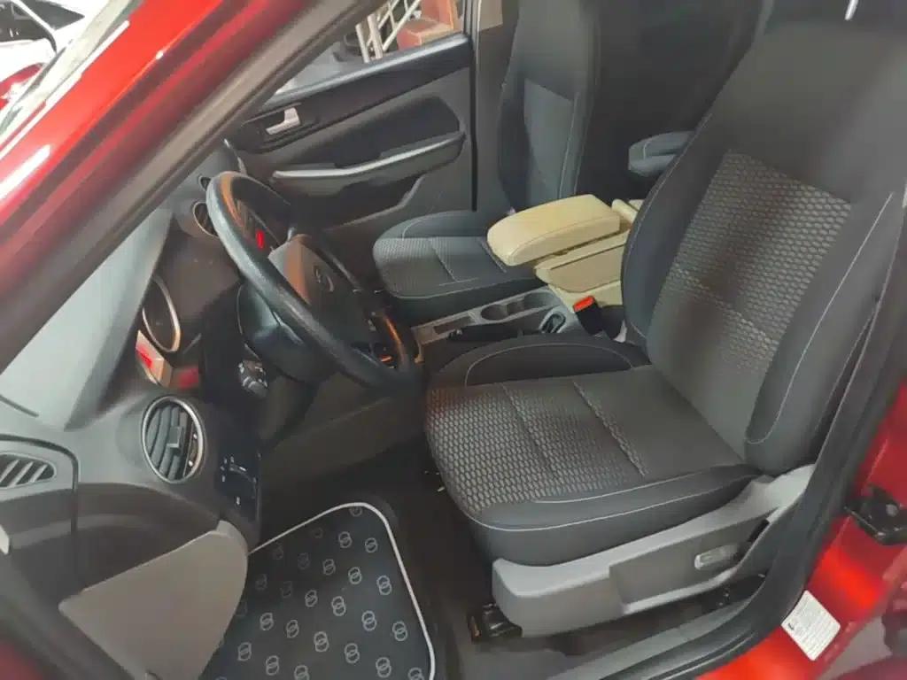 Ford Focus 2013 Hatchback Classic 1.8L Automatic Basic Model — миниатюра 15