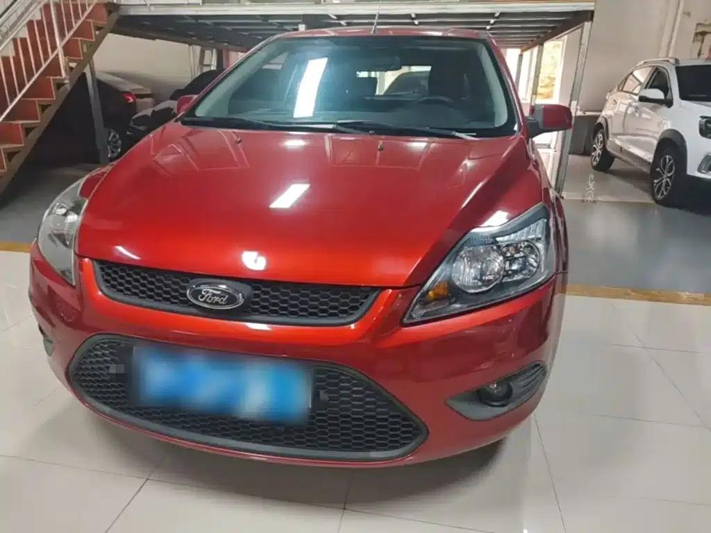 Ford Focus 2013 Hatchback Classic 1.8L Automatic Basic Model — миниатюра 3