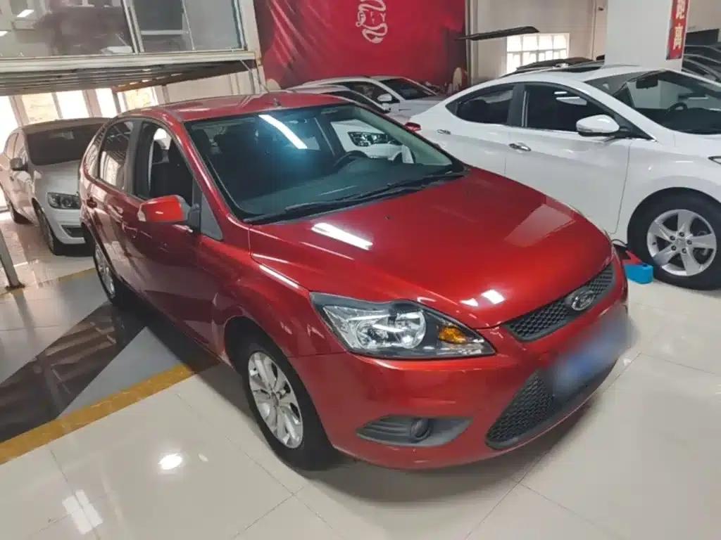 Ford Focus 2013 Hatchback Classic 1.8L Automatic Basic Model — миниатюра 4