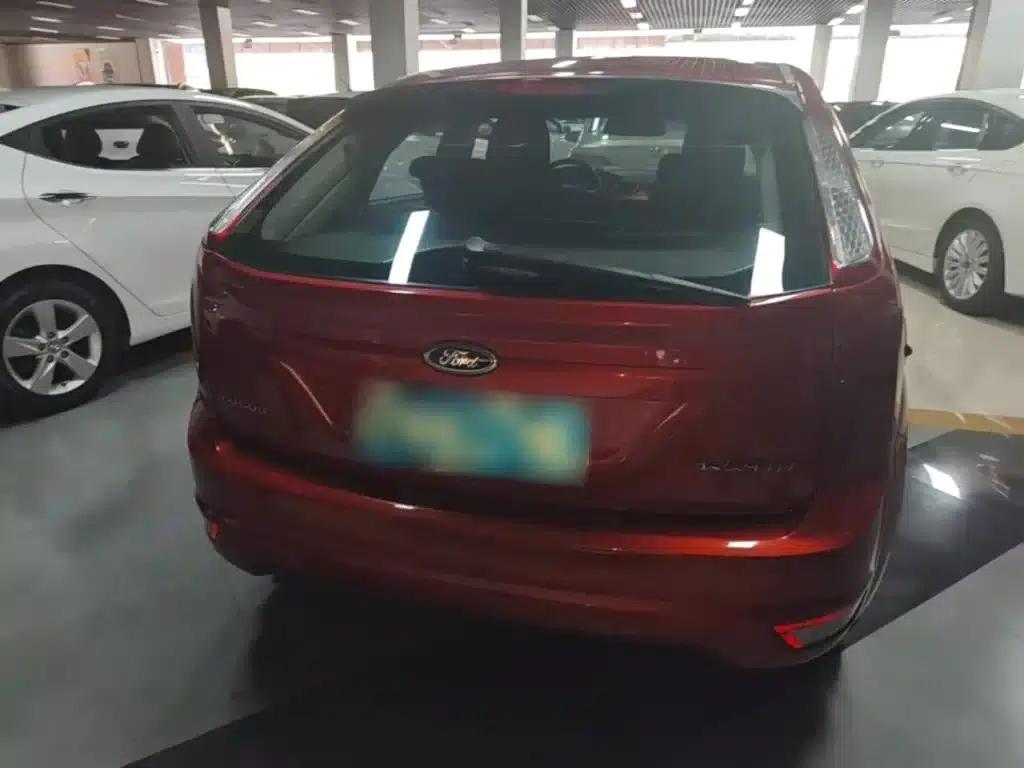 Ford Focus 2013 Hatchback Classic 1.8L Automatic Basic Model — миниатюра 6