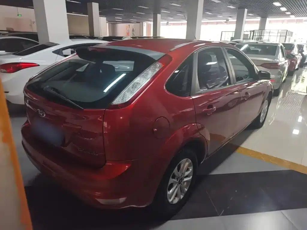 Ford Focus 2013 Hatchback Classic 1.8L Automatic Basic Model — миниатюра 7