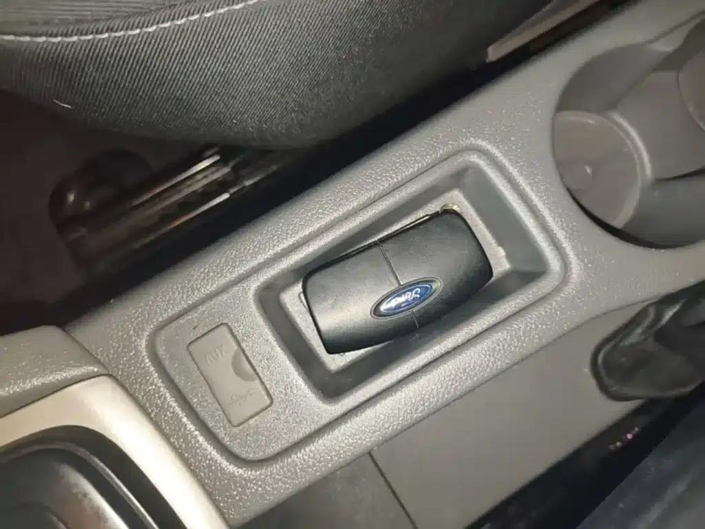 Ford Focus 2013 Hatchback Classic 1.8L Automatic Basic Model — миниатюра 9