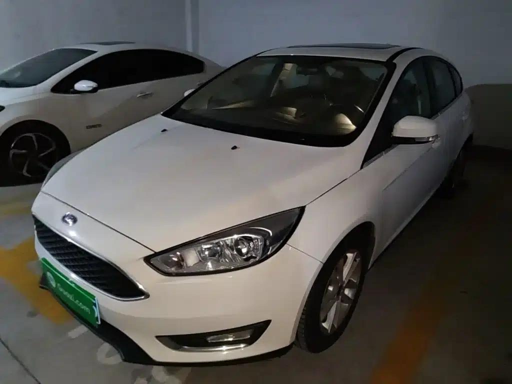 Ford Focus 2018 Hatchback Classic EcoBoost 180 Automatic Elite — миниатюра 1