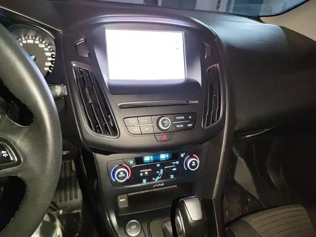 Ford Focus 2018 Hatchback Classic EcoBoost 180 Automatic Elite — миниатюра 13