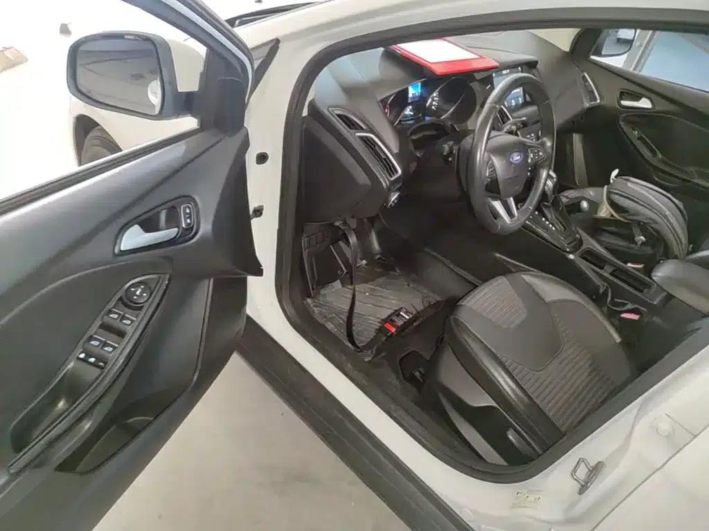 Ford Focus 2018 Hatchback Classic EcoBoost 180 Automatic Elite — миниатюра 16
