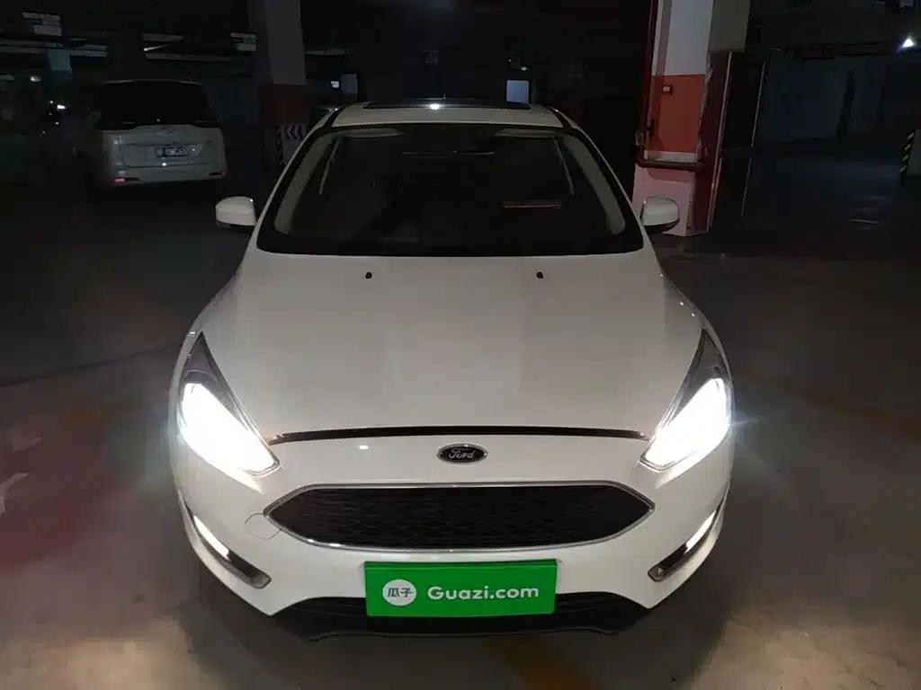 Ford Focus 2018 Hatchback Classic EcoBoost 180 Automatic Elite — миниатюра 3