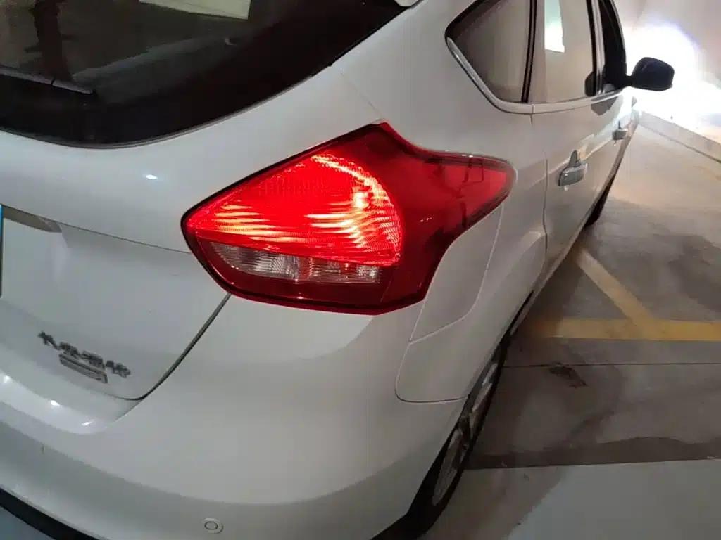 Ford Focus 2018 Hatchback Classic EcoBoost 180 Automatic Elite — миниатюра 8