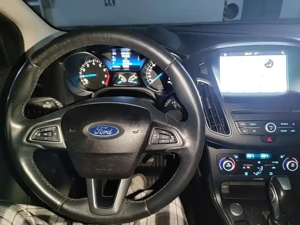 Ford Focus 2018 Hatchback Classic EcoBoost 180 Automatic Elite — миниатюра 10