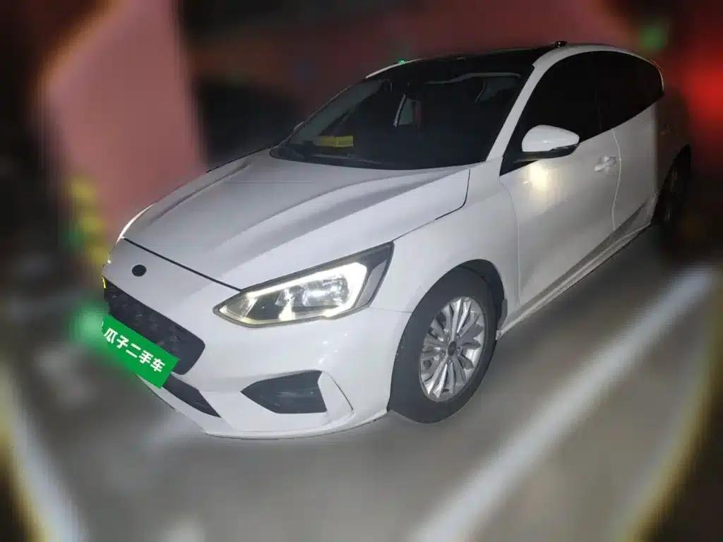 2020 Ford Focus Sedan EcoBoost 180 Automatic Trend Edition — миниатюра 1