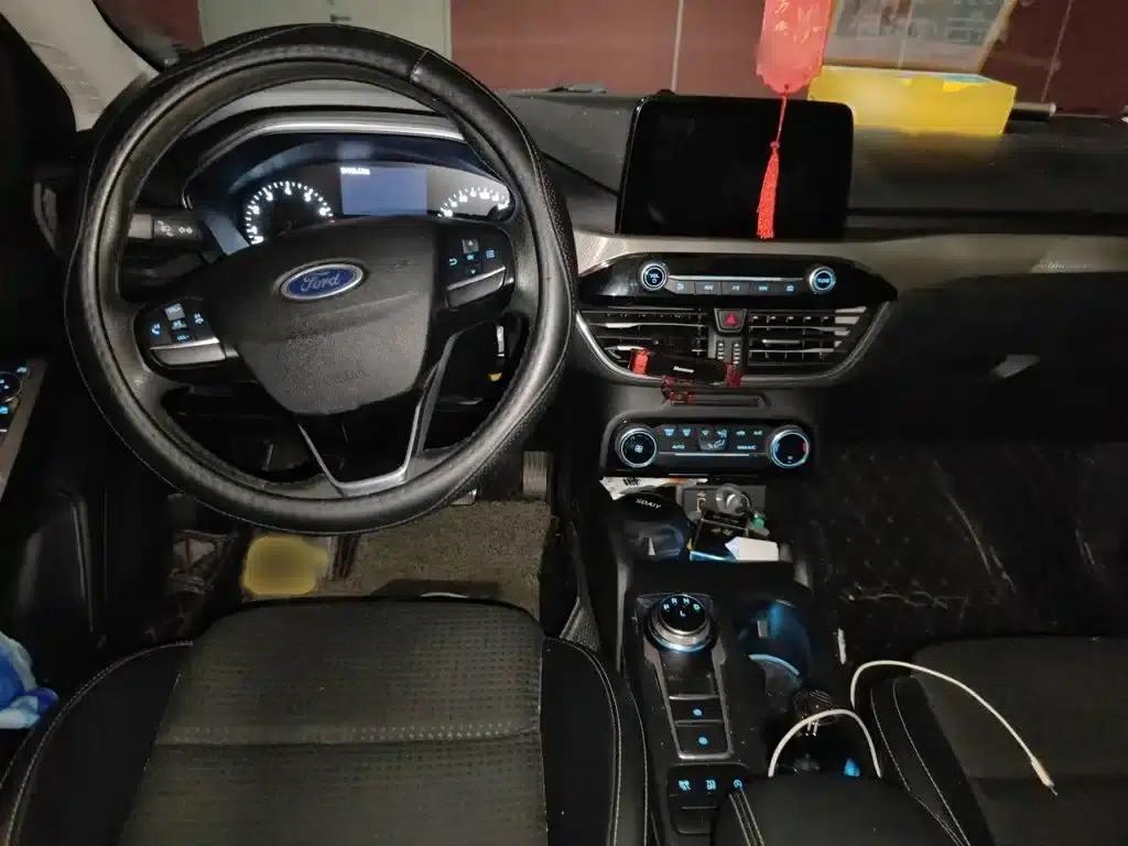2020 Ford Focus Sedan EcoBoost 180 Automatic Trend Edition — миниатюра 13