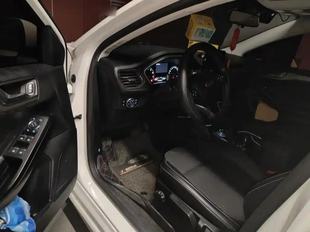 2020 Ford Focus Sedan EcoBoost 180 Automatic Trend Edition — миниатюра 14
