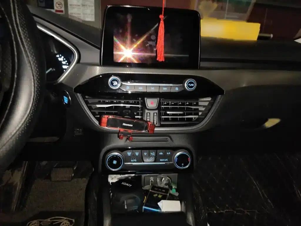 2020 Ford Focus Sedan EcoBoost 180 Automatic Trend Edition — миниатюра 6