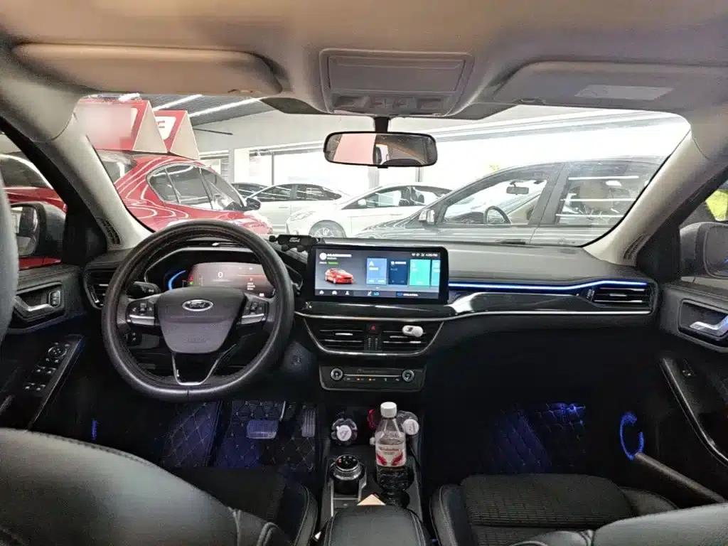 Ford Focus 2021 Hatchback EcoBoost 180 Automatic Trend Edition — миниатюра 10
