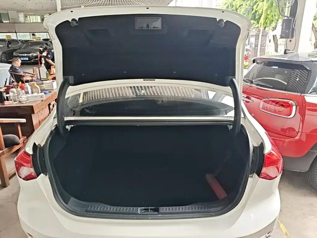 2019 Ford Focus Sedan EcoBoost 125 Automatic Trend Edition (China VI Emission Standard) — миниатюра 19