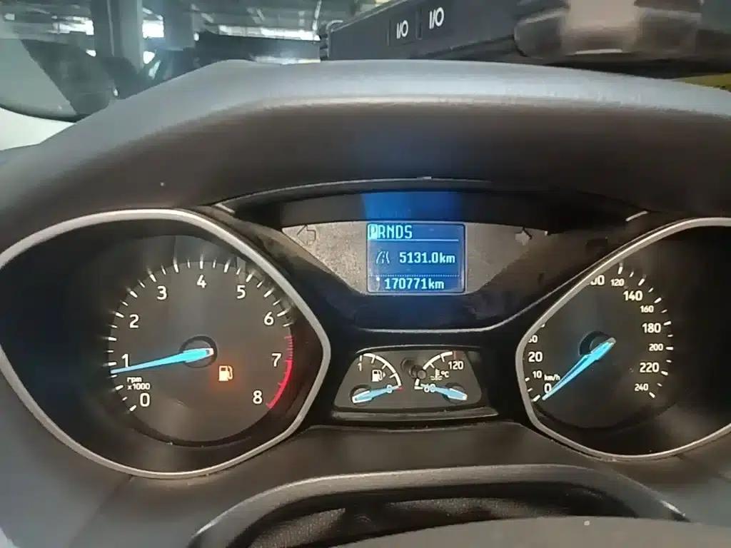 Ford Focus 2015 Hatchback 1.6L Automatic Comfort — миниатюра 12