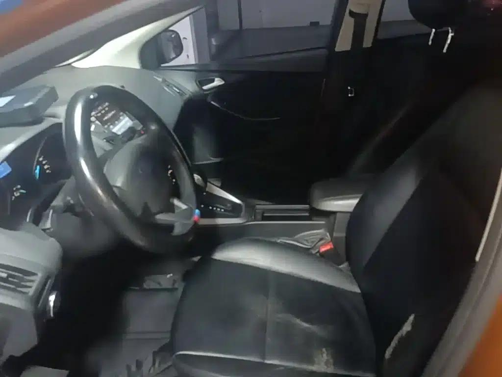 Ford Focus 2015 Hatchback 1.6L Automatic Comfort — миниатюра 15