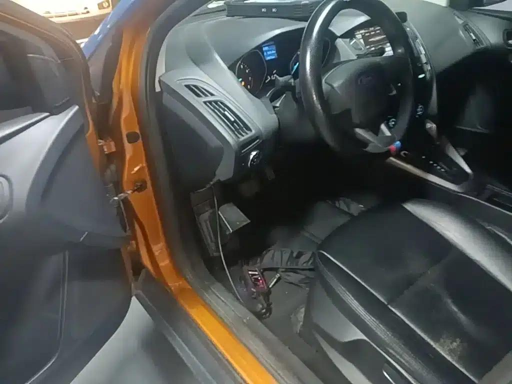 Ford Focus 2015 Hatchback 1.6L Automatic Comfort — миниатюра 16