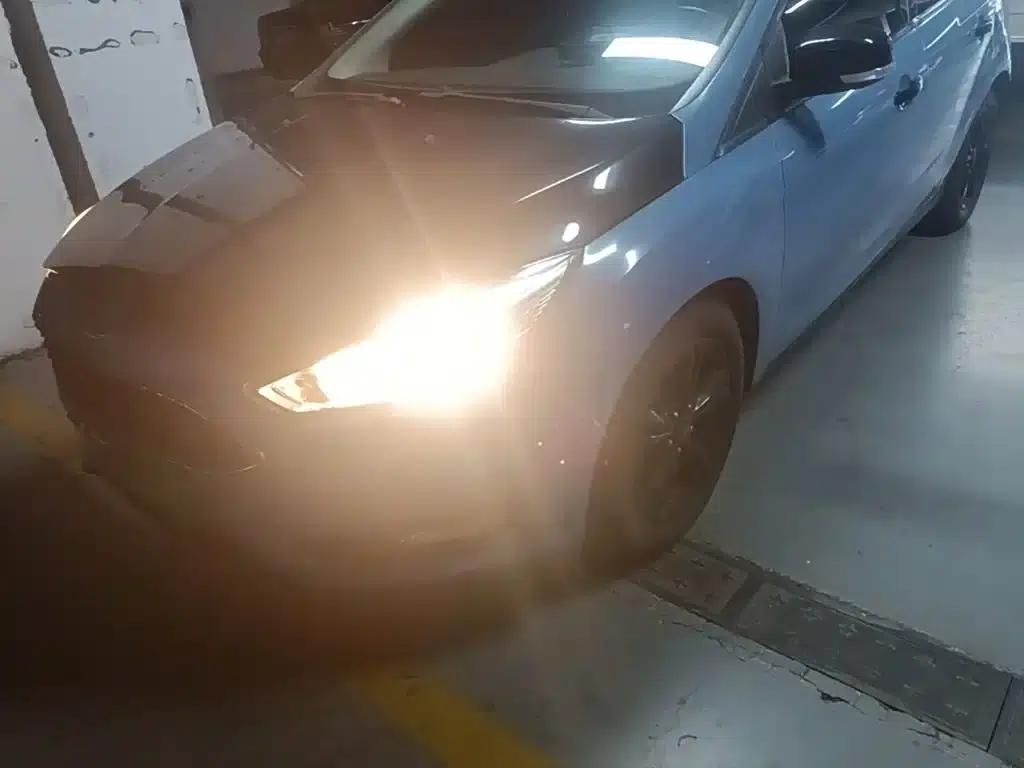 Ford Focus 2015 Hatchback 1.6L Automatic Comfort — миниатюра 24
