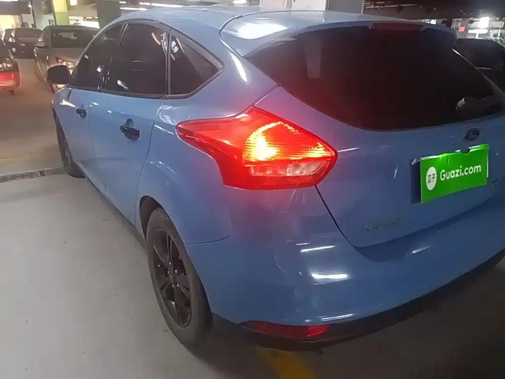 Ford Focus 2015 Hatchback 1.6L Automatic Comfort — миниатюра 5