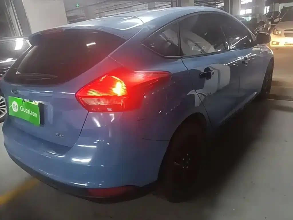Ford Focus 2015 Hatchback 1.6L Automatic Comfort — миниатюра 7