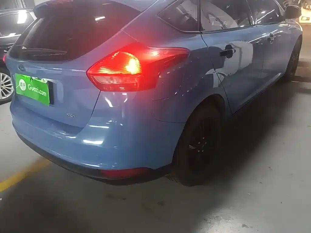 Ford Focus 2015 Hatchback 1.6L Automatic Comfort — миниатюра 8