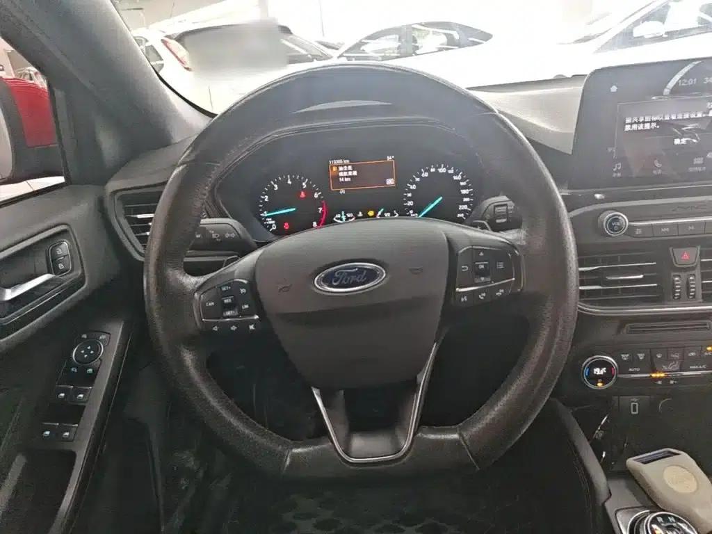2020 Ford Focus Sedan EcoBoost 180 Automatic ST Line — миниатюра 11