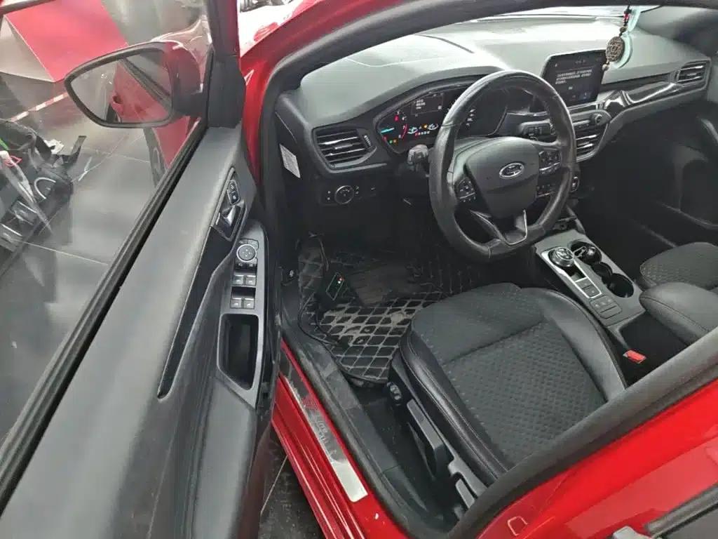 2020 Ford Focus Sedan EcoBoost 180 Automatic ST Line — миниатюра 16