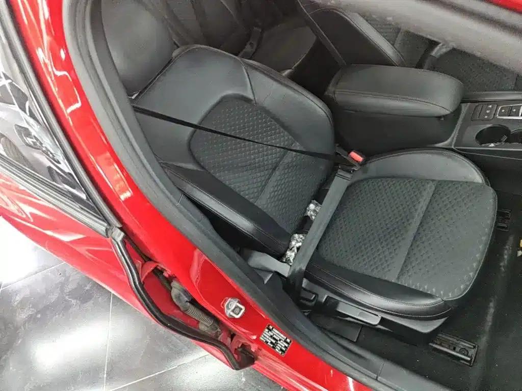 2020 Ford Focus Sedan EcoBoost 180 Automatic ST Line — миниатюра 25