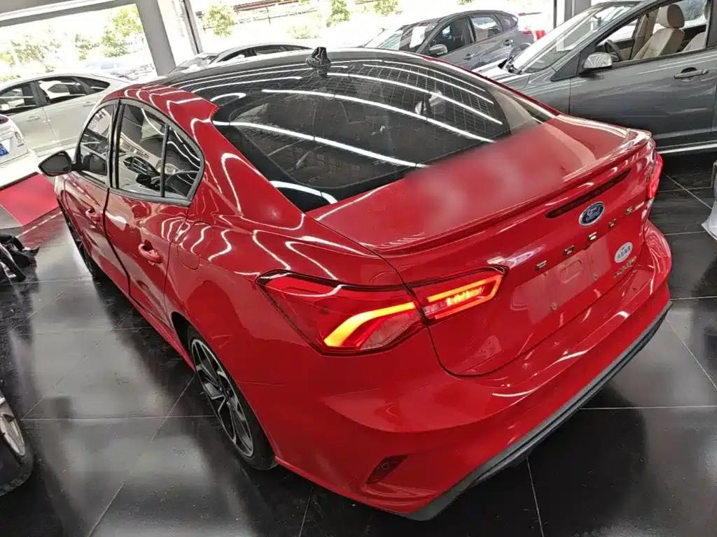 2020 Ford Focus Sedan EcoBoost 180 Automatic ST Line — миниатюра 5