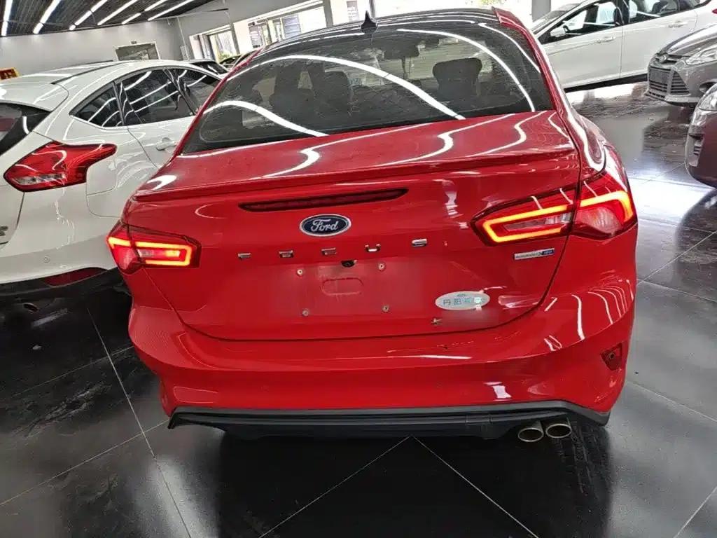 2020 Ford Focus Sedan EcoBoost 180 Automatic ST Line — миниатюра 6
