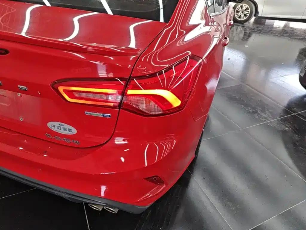 2020 Ford Focus Sedan EcoBoost 180 Automatic ST Line — миниатюра 8