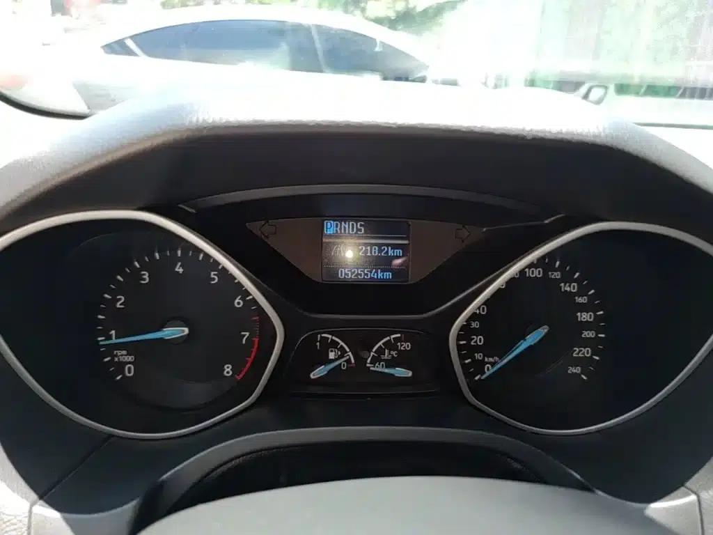 Ford Focus 2017 Hatchback 1.6L Automatic Comfort Smart Edition — миниатюра 12